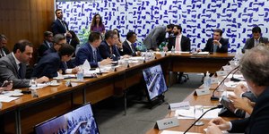 Câmara aprova urgência para ampliar isenção do IR até R$ 5 mil