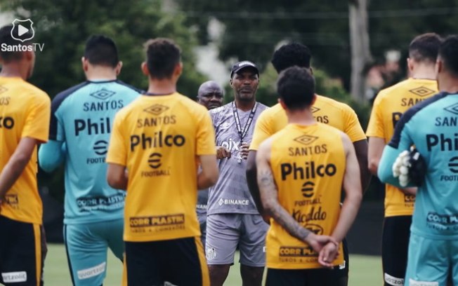 Santos faz último treino com foco no duelo contra o Botafogo