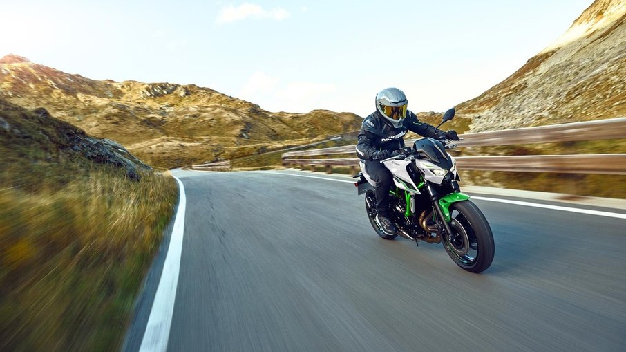 Z650 S 2027 preserva controle de tração, painel TFT e a mesma base mecânica da geração anterior
