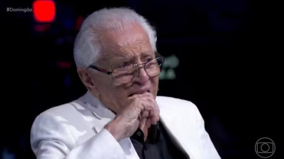 Carlos Alberto de Nóbrega chora