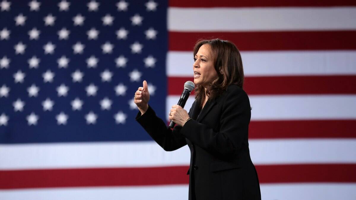 Na Polônia, Kamala Harris diz que Rússia comete “atrocidades”