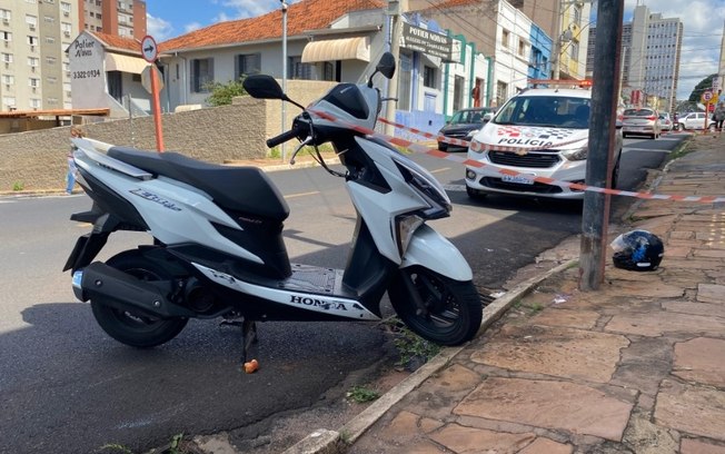 Homem fica ferido após ser atropelado por moto no Centro de Araraquara Homem fica ferido após ser atropelado por moto no Centro de Araraquara