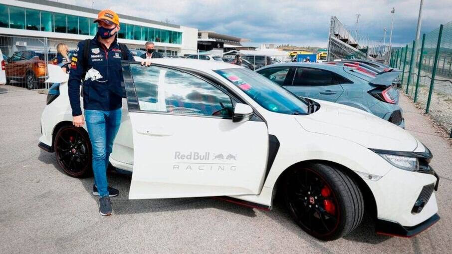 Civic Type R do piloto Max Verstappen vai ser vendido e o dinheiro doado à fundação sem fins lucrativos Wings for Life