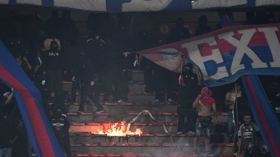 Confusão cancela jogo do Flamengo na Libertadores