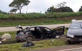 Imagens Fortes Duas Pessoas Morrem Em Acidente De Carro Em Brasilia Brasil Ig