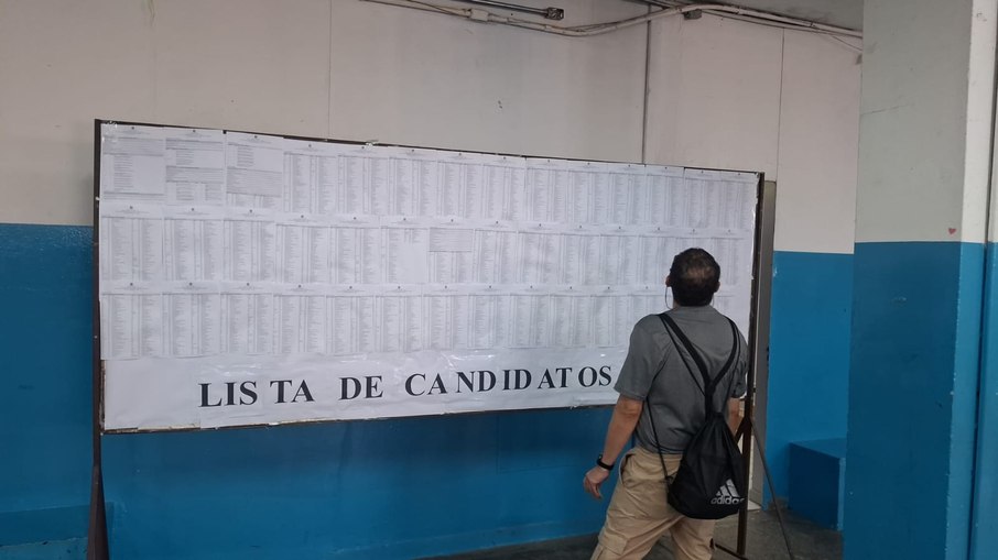 Eleições começam em todo o Brasil Eleições começam em todo o Brasil