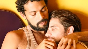 Espetáculo LGBT+ é encenado dentro de apartamento no Rio
