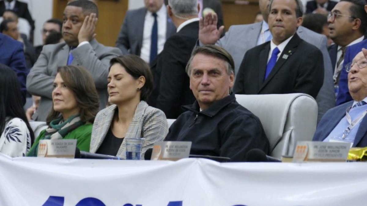Bolsonaro e a ex-primeira-dama Michelle durante evento