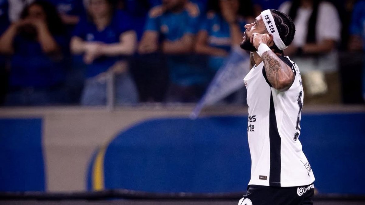Corinthians: Triplo Transfer Ban da FIFA força renovação de Memphis Depay