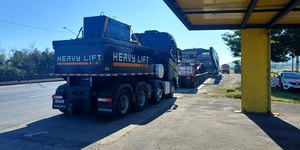Carga de 700 toneladas inicia deslocamento pela Dutra em SP