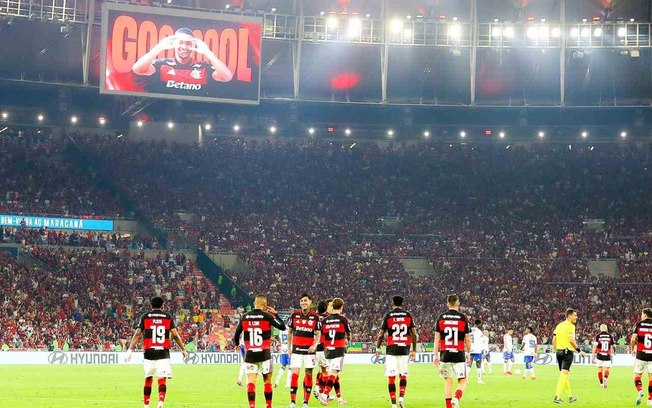 Leonardo Jardim comemora vitória do Flamengo