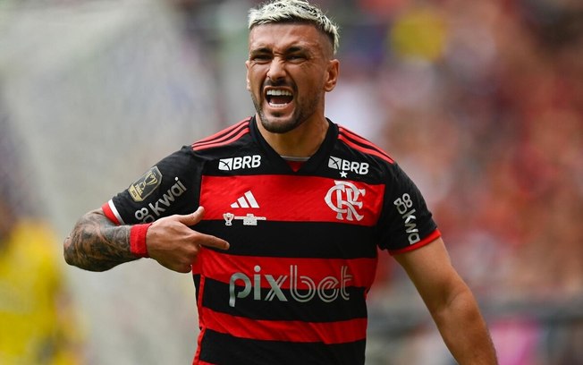 Gabigol participou dos três gols do Flamengo na final contra o Atlético-MG