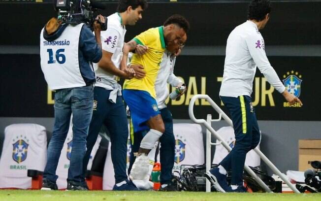 Neymar se machucou no amistoso contra Catar e está fora da Copa América