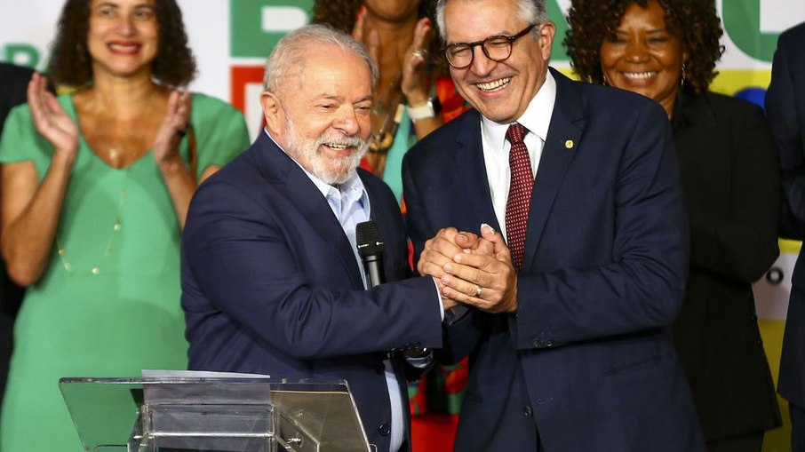 Lula tem confiança em Padilha e tenta segurar pressão sobre ministro