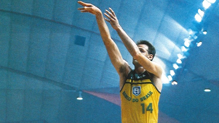 Oscar Schmidt foi cremado com camisa da seleção brasileira