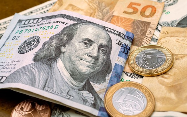 Variação do dólar afeta o orçamento familiar dos brasileiros