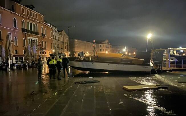 Veneza foi atingida por maior maré dos últimos 50 anos