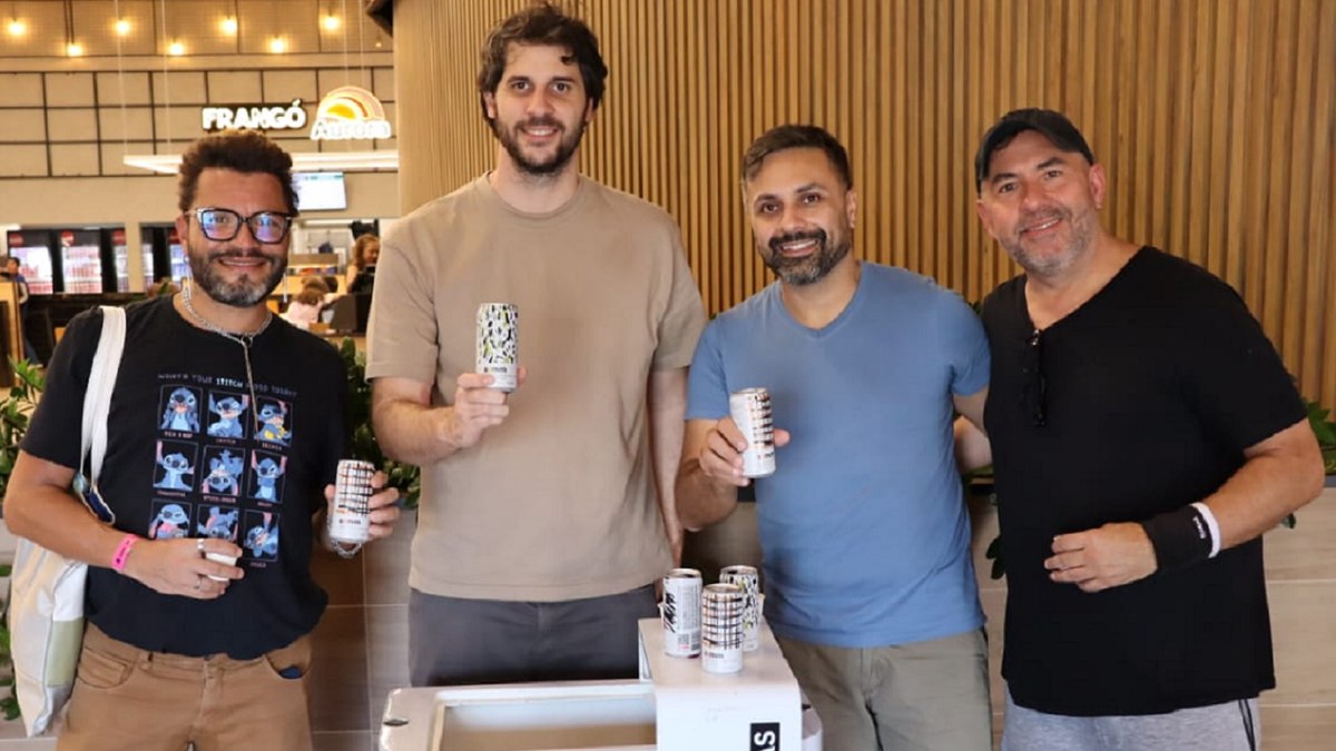Anderson Miranda; Caio Soares, Head de Operações e Eventos Soom Vinhos, Humberto Grancieiro, 44, São Paulo e Cézar Guizzo, 52, Santo André Anderson Miranda; Caio Soares, Head de Operações e Eventos Soom Vinhos, Humberto Grancieiro, 44, São Paulo e Cézar Guizzo, 52, Santo André