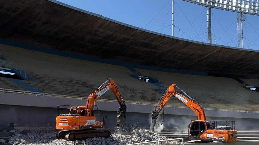 Espaço das gerais começa a ser demolida para a construção de camarotes Espaço das gerais começa a ser demolida para a construção de camarotes