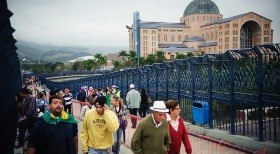 Romeiros devem se vacinar contra a febre amarela; entenda