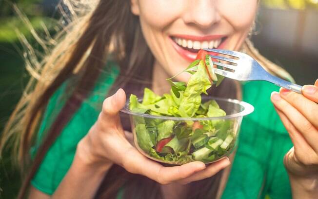Dieta low carb, segundo médica, é um estilo de alimentação para quem busca uma vida saudável