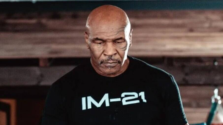 Mike Tyson agrediu um homem durante um voo nos EUA
