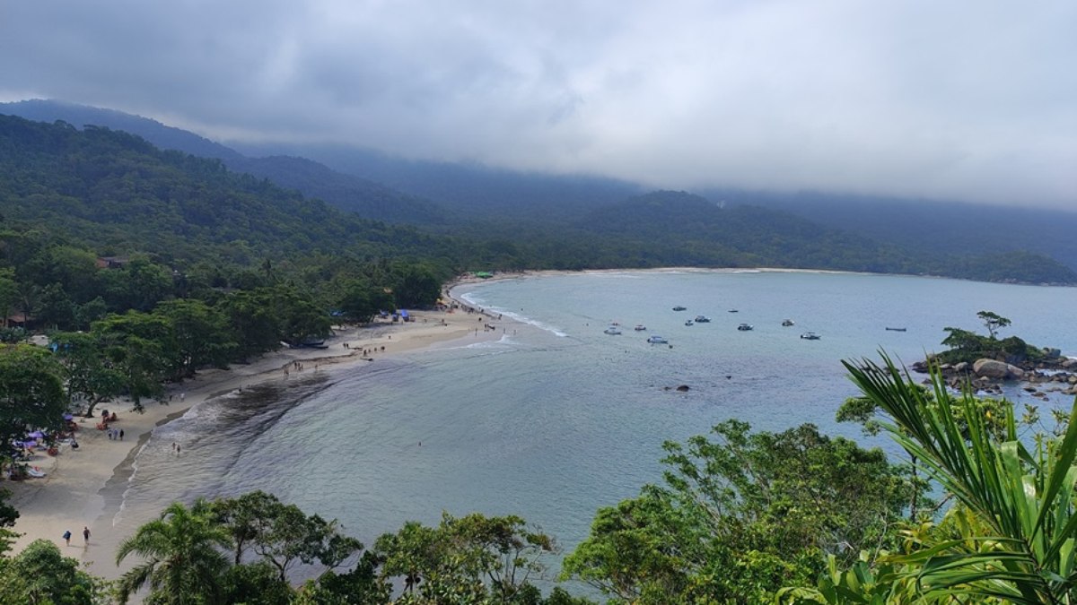 A 'Praia do Coração', como é conhecida a Praia de Castelhanos em Ilhabela, Litoral Norte de São Paulo