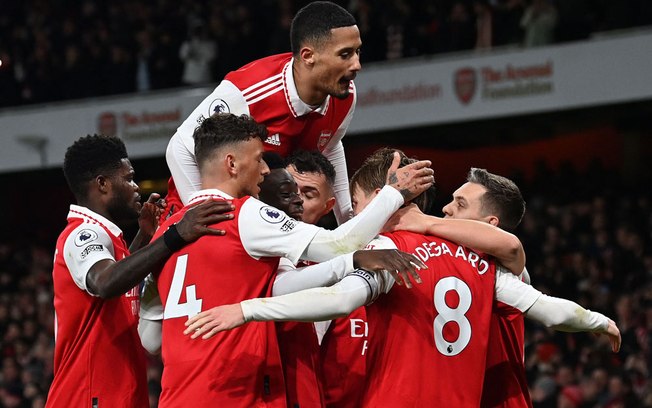 Arsenal enfrenta o Crystal Palace buscando abrir oito pontos na liderança