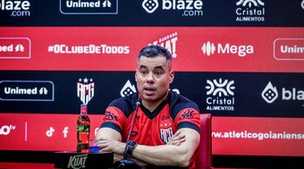 Jair Ventura comenta dificuldade de jogar o Brasileirão