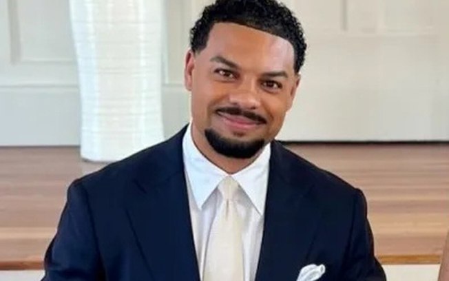 Eddie Newton defende o Chelsea nos anos 1990 Eddie Newton defende o Chelsea nos anos 1990
