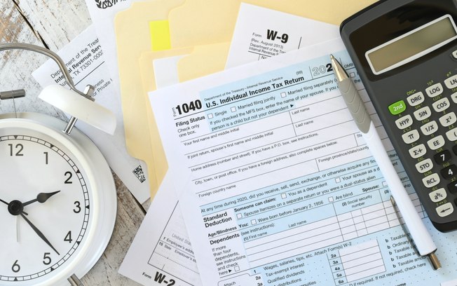 Brasileiros nos EUA enfrentam regras fiscais rígidas no país Brasileiros nos EUA enfrentam regras fiscais rígidas no país