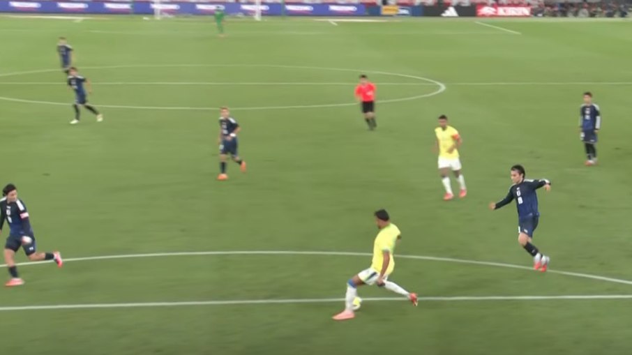 Fabrício Bruno deu passe errado, e Mitoma marcou Fabrício Bruno deu passe errado, e Mitoma marcou