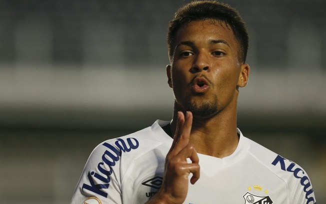 Marcos Leonardo recebe sondagens de clubes da Europa Marcos Leonardo recebe sondagens de clubes da Europa