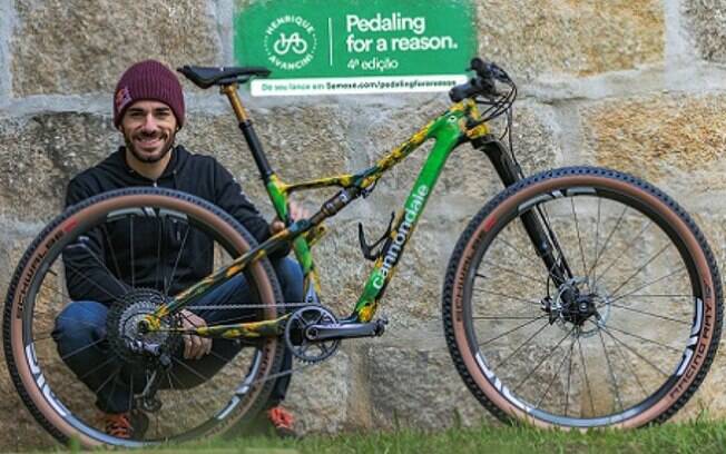 Bicicleta de Henrique Avancini na Copa do Mundo será leiloada para ajudar a formar mecânicos