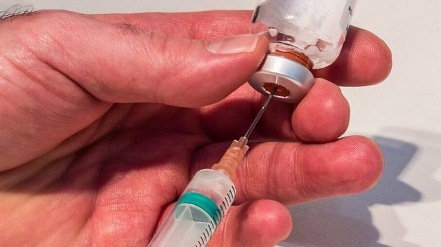 Por enquanto o Plano Nacional de Imunização no Brasil é executado com doses da CoronaVac e da vacina de Oxford