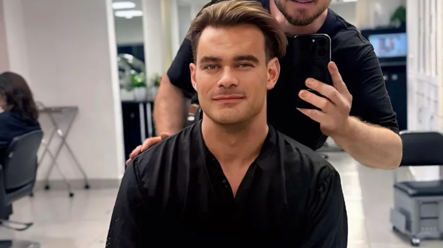 Carmo Dalla Vecchia abandona cabelo platinado e exibe novo visual nas redes Carmo Dalla Vecchia abandona cabelo platinado e exibe novo visual nas redes