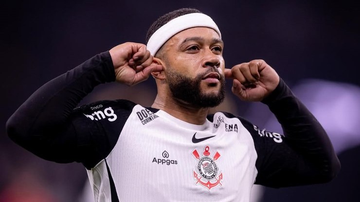 Memphis Depay se pronuncia sobre má fase do Corinthians