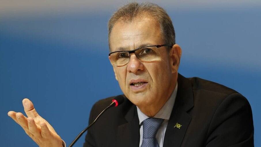 O ministro de Minas e Energia, Bento Albuquerque, disse que não há estudos para venda da Petrobras