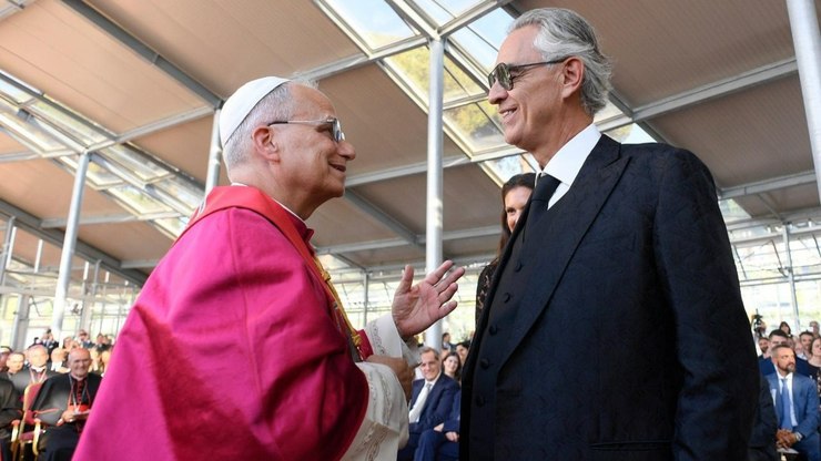 Papa Leão XIV e Andrea Bocelli se juntam em oração pela paz