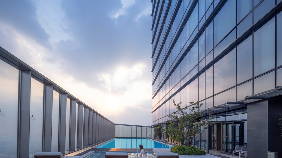 Piscina ao ar livre mais alta do mundo fica em hotel Shangri-La Nanning