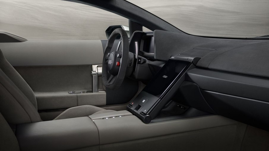 Interior do Audi Nuvolari tem cockpit focado no motorista e comandos inspirados em carros de competição