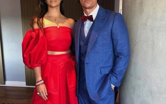 Matthew McConaughey e Camila Alves doam 80 mil máscaras a profissionais da saúde