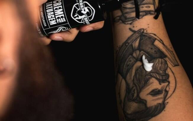Tatuagem movimenta mercado masculino de cosméticos no Brasil