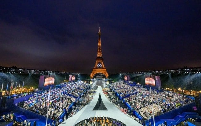 Histórica Cerimônia de Abertura de Paris 2024 no Rio Sena trouxe diversidade, história e muita chuva