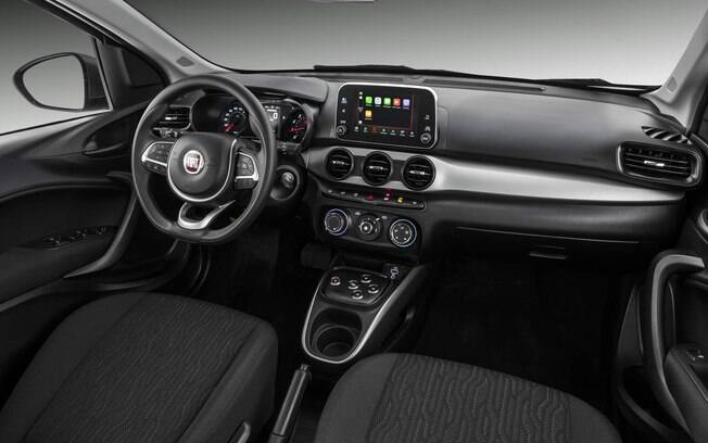 Interior da versão 1.3 GSR do Fiat Cronos já vem com sistema multimídia com tela de alta resolução entre os itens de série
