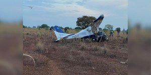 VÍDEO: avião de pequeno porte cai e deixa dois mortos