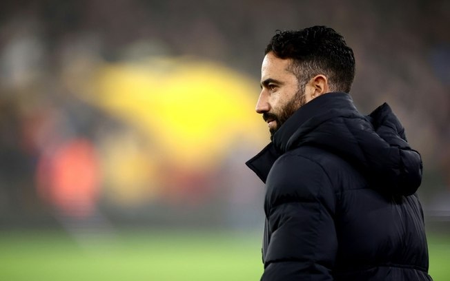 O técnico do Manchester United, Ruben Amorim, antes da partida contra o Wolverhampton, no estádio Molineux, em Wolverhampton, Inglaterra, em 26 de dezembro de 2024