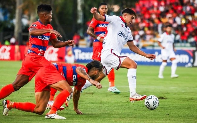 Puerto Cabello mais correu atrás da bola do que tendo a posse da mesma