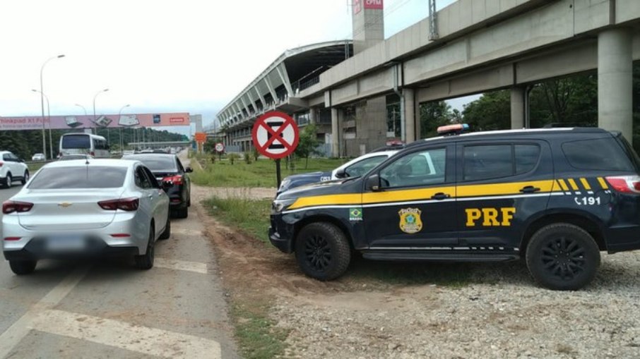 A fiscalização visa combater o transporte irregular de passageiros em veículos particulares, A fiscalização visa combater o transporte irregular de passageiros em veículos particulares,
