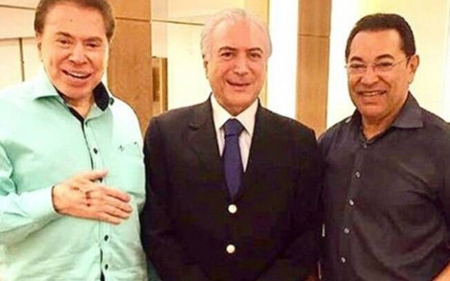 Michel Temer posa para foto com Silvio Santos e o cabeleireiro Jassa 